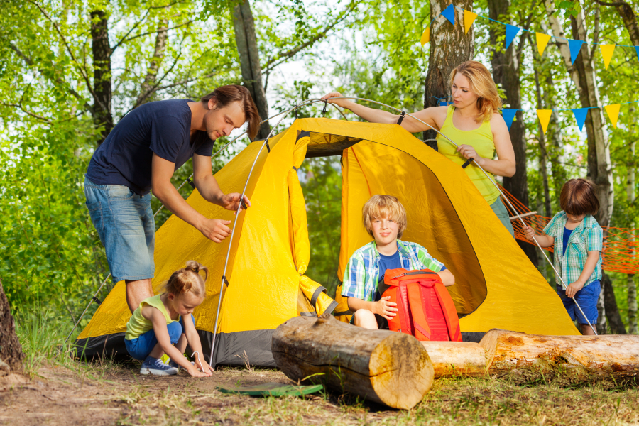 famille en camping dans le Luberon